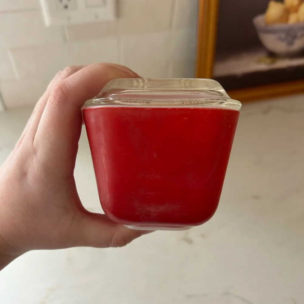Vintage Pyrex Red Refrigerator Dishes size 501 with Glass Lids – Set of 2